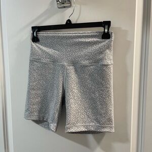 Lululemon Biker Shorts Gray Patterned Women's Shorts Size 6
